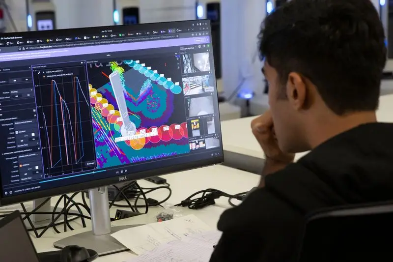 A Simbe engineer using Foxglove.